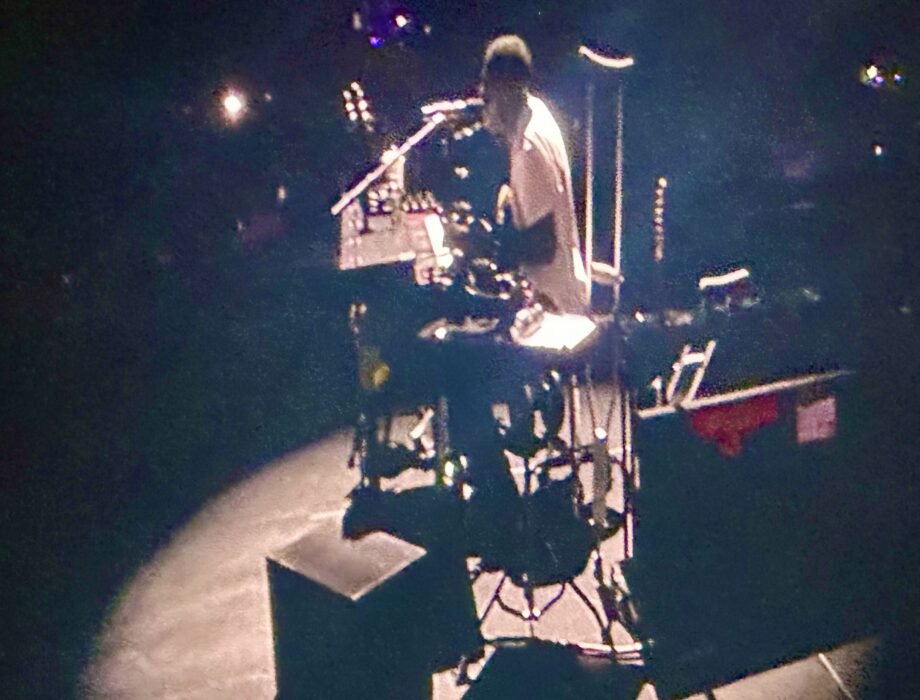 Daniel Caesar Brings His Spiritual Vibe to Brooklyn’s Barclays Center
